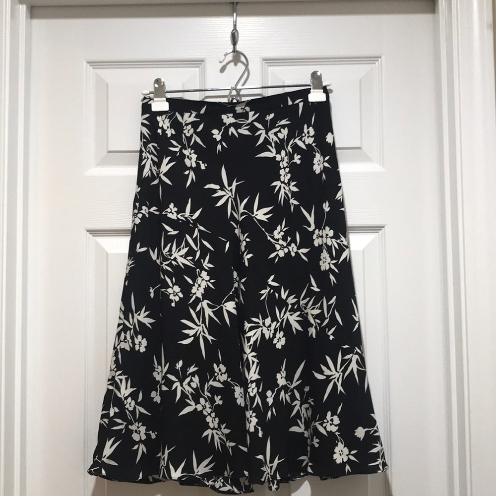 BNWOT AUSTIN REED 100% SILK SKIRT SIZE 4. CLASSY!!